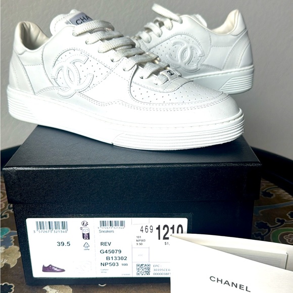 CHANEL SNEAKERS 👟 😍 - Picture 1 of 6